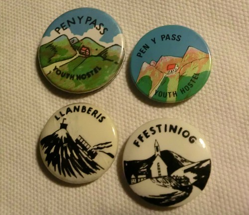Vintage yha badges - 4,